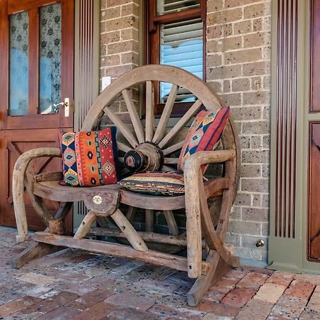 Old Bank Boutique Hotel Mittagong Exterior photo