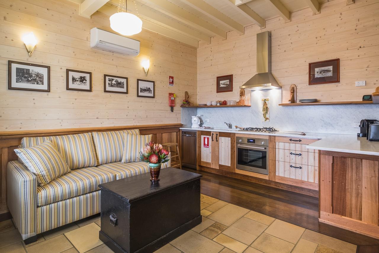 Old Bank Boutique Hotel Mittagong Exterior photo