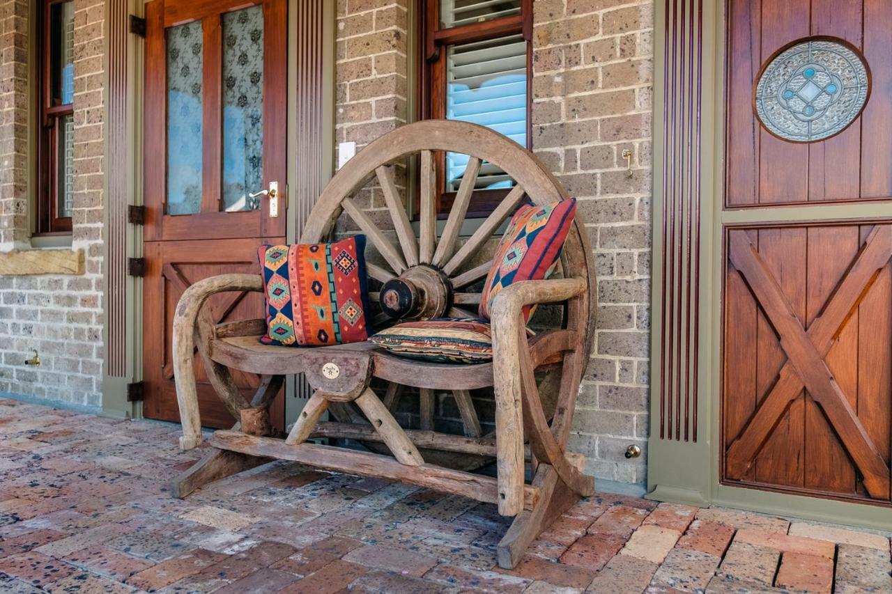 Old Bank Boutique Hotel Mittagong Exterior photo